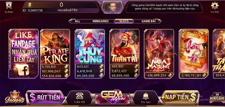 Người chơi quay hũ slot tại cổng game GemWIN cực sôi động